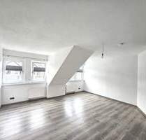 *** Große 2- Raum Wohnung im Dachgeschoss *** - Neuhaus am Rennweg