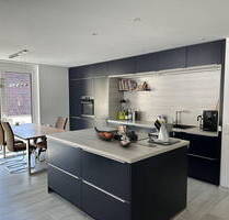 Sonnige 4-Zimmer-Wohnung mit luxuriöser Innenausstattung mit Balkon und EBK in Aidlingen