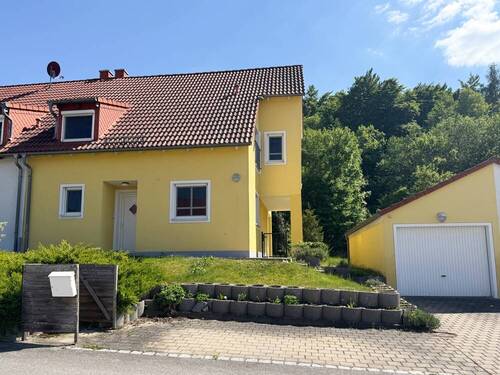 Hausansicht vorne - Platz für die ganze Familie - in Hohenfels!