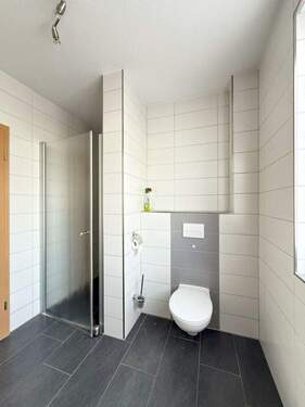 Gäste-WC mit Dusche - 