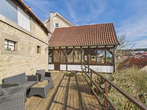 Terrasse mit Scheune/ Partyraum - 