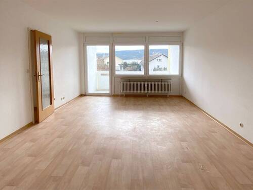 Wohnzimmer - 3 Zimmer Etagenwohnung zum Kaufen in Wehingen