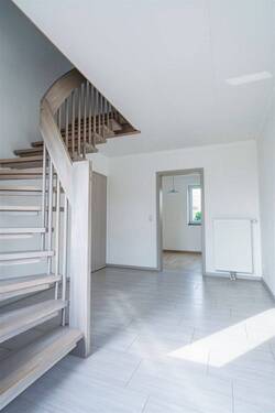 Flur - 3 Zimmer Mehrfamilienhaus, Wohnhaus zur Miete in Basedow