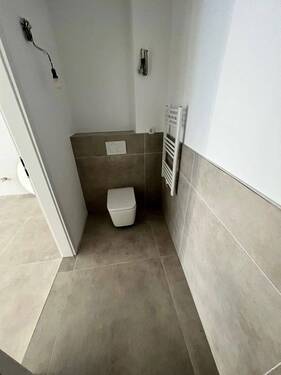 2. WC - Gewerbeobjekt (Büro, Produktion, Verkauf) in Bensberg zur Miete