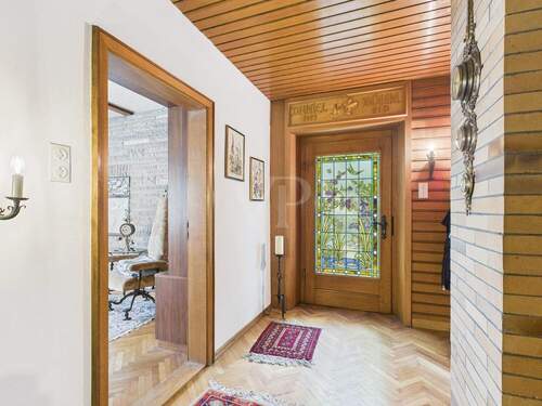 Diele Haus 1 - 8 Zimmer Mehrfamilienhaus, Wohnhaus in Schwebheim