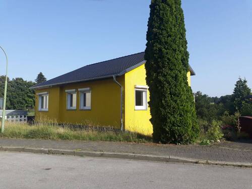 Straßenansicht - 5 Zimmer Mehrfamilienhaus, Wohnhaus zum Kaufen in Halver