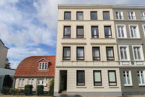 Straßenansicht - Charmantes Mehrfamilienhaus mit 3 Wohneinheiten in Citylage von Flensburg