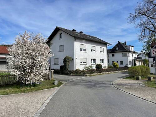 Außenansicht Haus 11 - Kronach: Zwei Häuser zum Preis von Einem