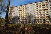 Rückansicht - Am Stadtrand gelegene 2-Raum-Wohnung mit Balkon