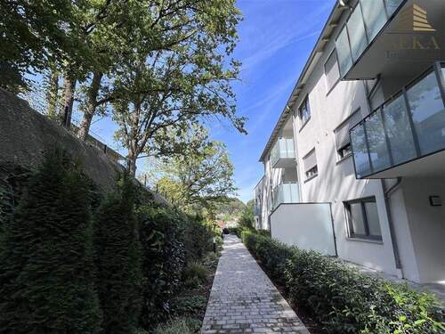 Hauszugang - Komfortabel & ruhig - moderne 3-Zimmer-EG-Wohnung mit Freisitz