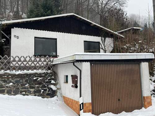 Gartenhaus und Garage - 5 Zimmer Einfamilienhaus in Sonneberg