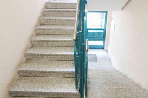 Hausflur - 2 Zimmer Etagenwohnung in Dresden