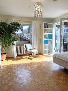 Wohnzimmer - Helle und ruhige 2-Zi-Whg, renoviert mit großem SW Balkon und Bergblick