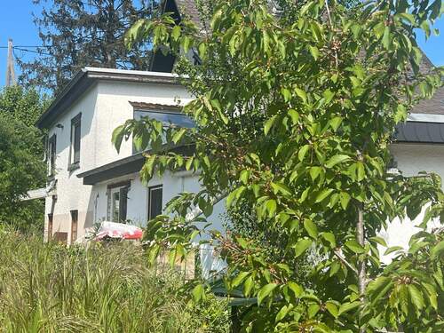 Hausrückansicht mit Anbau - Mehrfamilienhaus, Wohnhaus mit 290,00 m&sup2; in Wiesbaden zur Miete