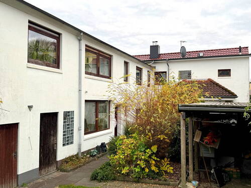Hausansicht Hinten - 1 Zimmer Mehrfamilienhaus, Wohnhaus zum Kaufen in Pinneberg