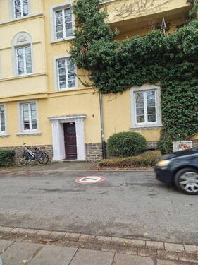 Hauseingang - Etagenwohnung in bevorzugter Wohnlage von Siegburg