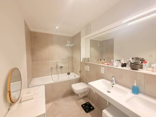 Badezimmer mit Wanne - 