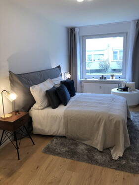 Schlafzimmer - Schön geschnittene 2-Zimmerwohnung in ruhiger Lage am Gierlinger Park nähe Isar in Thalkirchen