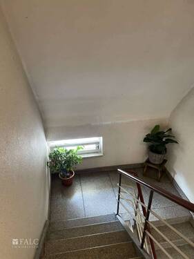 Groß (Flur-DG) - 4 Zimmer Mehrfamilienhaus, Wohnhaus in Nürnberg