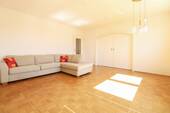 Wohnzimmer - Lichtdurchflutete 3-Zimmer-Wohnung in Mühlheim am Main mit Südbalkon: Ruhig & Zentral