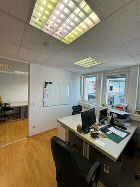 Büroraum 3 + 1 - 2 möblierte Büroräume (je 12?m²) in Saarbrücken - All-in-Miete