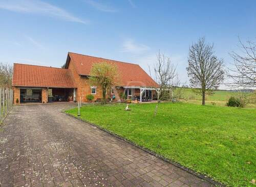 Haus mit Garten - 5 Zimmer Einfamilienhaus in Königsberg in Bayern / Junkersdorf