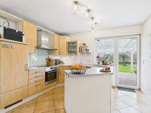 Küche mit Zugang zur Terrasse - 