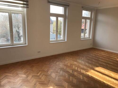 Lichtdurchflutetes Wohnzimmer.jpeg - 