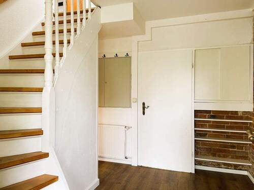 Hausflur - 8 Zimmer Mehrfamilienhaus, Wohnhaus zum Kaufen in Schwanewede