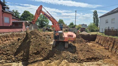 0f088574-7967-4599-82d2-a9650e37dd28.JPG - 