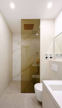 Bad mit schwellenloser Regendusche - 