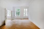 Wohnbereich mit Zugang zum Balkon - 3 Zimmer Etagenwohnung in Berlin