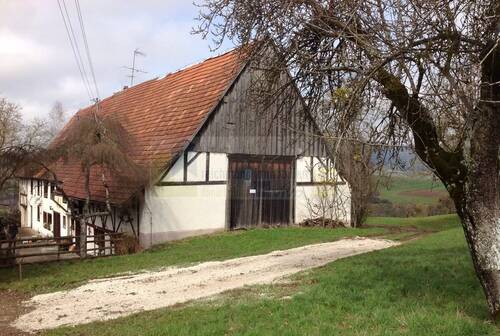 Heulager und Stallungen - 