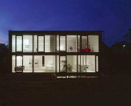 Hausansicht_Nachts - Architektur trifft Natur - Designhaus von Barth Architekten in Gerlingen