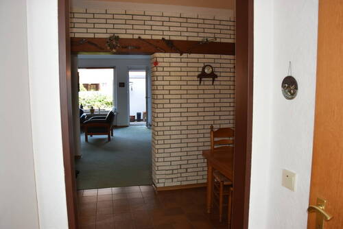 Blick vom Flur ins Wohnzimmer - 