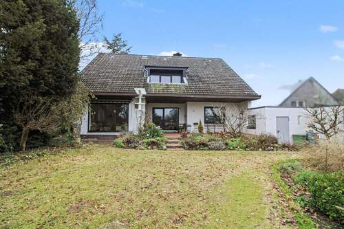 Hinteransicht - Großzügiges Einfamilienhaus mit Einliegerwohnung - zentral in Nortorf