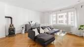 Wohnzimmer 3 - Stilvoll, zentral & bezugsfrei: Sanierte 2-Zimmer-Wohnung mit Loggia in der Südstadt