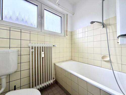 Tageslichtbad im 1. OG links - 