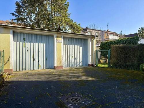 Garagen - Mehrfamilienhaus, Wohnhaus mit 179,60 m&sup2; in Offenbach zum Kaufen