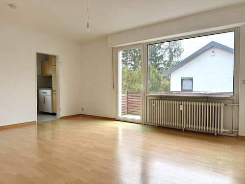 Wohnzimmer im 1 OG rechts - 