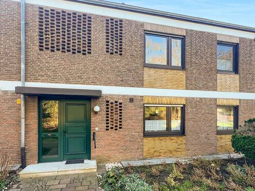 Außenansicht - Hier kommt jede Generation zu Hause an: Zweifamilienhaus in Neuss- Selikum