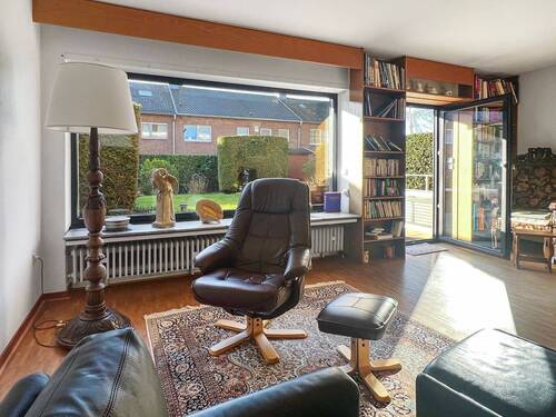 Wohnzimmer - 7 Zimmer Mehrfamilienhaus, Wohnhaus in Neuss