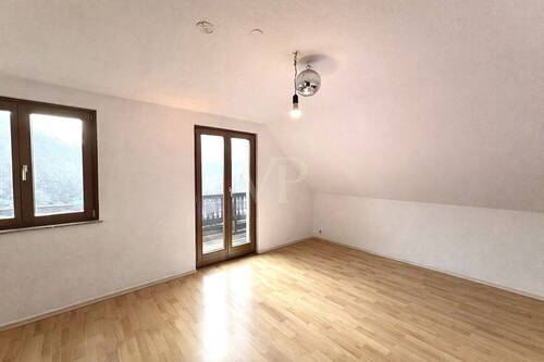 Zimmer mit Balkonzugang - 4 Zimmer Einfamilienhaus in Eppstein