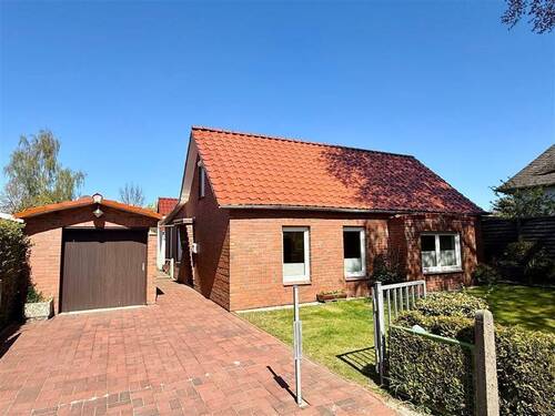 Straßenansicht - AurICH - hier sehe ich MICH - 169.000,00&nbsp;EUR Kaufpreis, ca.&nbsp; 105,00&nbsp;m&sup2;&nbsp;Wohnfl&auml;che