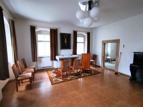 Gemeinderaum - 7 Zimmer Mehrfamilienhaus, Wohnhaus in Grünberg