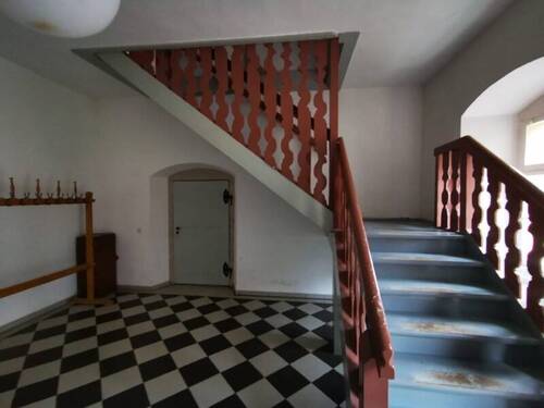 Treppenhaus - Mehrfamilienhaus, Wohnhaus mit 262,00 m&sup2; in Grünberg zum Kaufen