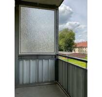 Mit Balkon und Blick ins Grüne und zwei Monate kaltmietfrei. - Bad Lauchstädt