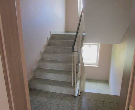 Treppenhaus - 2 Zimmer Etagenwohnung zum Kaufen in Fürth