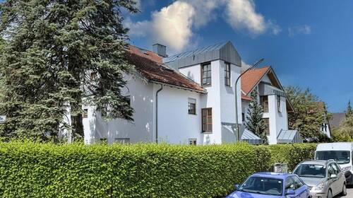 Hausansicht - 2,5-Zimmer Wohnung in Germering mit Balkon & Tiefgaragenstellplatz & großem Keller