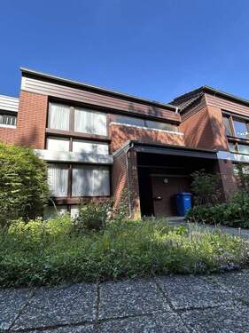 Hausfront - Von privat: Reihenmittelhaus mit 5 Zimmern, Garten, Keller und Garage in Bovenden